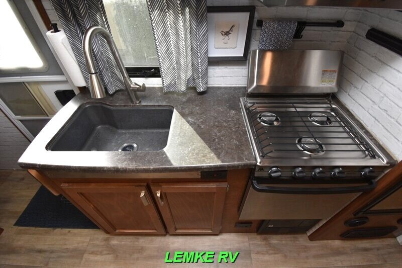 2017 Lance 1985   - Photo 21 - Rocklin, CA 95677