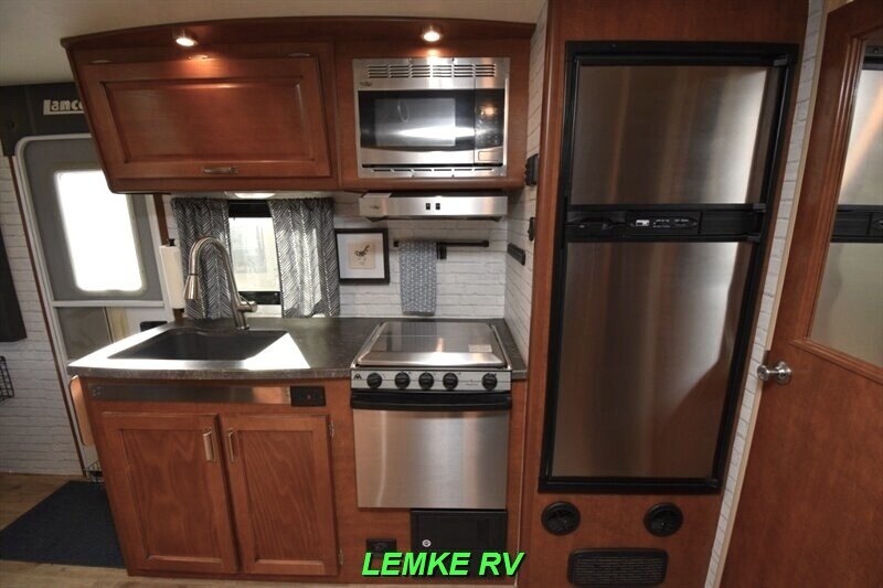 2017 Lance 1985   - Photo 16 - Rocklin, CA 95677