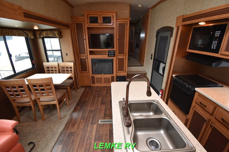 2015 Shasta Phoenix 28RBXLT   - Photo 5 - Rocklin, CA 95677