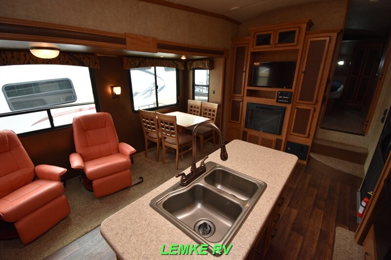2015 Shasta Phoenix 28RBXLT   - Photo 13 - Rocklin, CA 95677