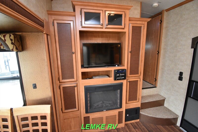 2015 Shasta Phoenix 28RBXLT   - Photo 22 - Rocklin, CA 95677