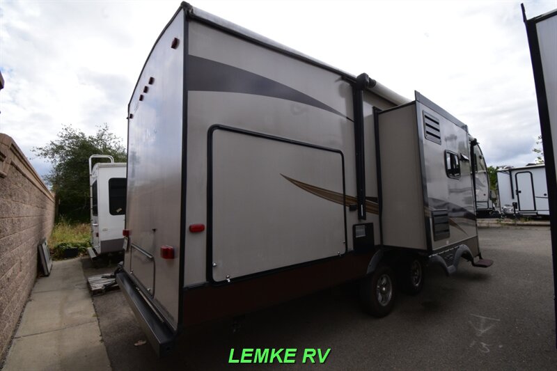 2015 Shasta Phoenix 28RBXLT   - Photo 8 - Rocklin, CA 95677