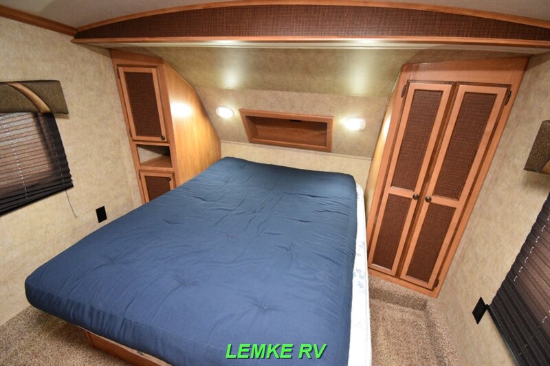 2015 Shasta Phoenix 28RBXLT   - Photo 18 - Rocklin, CA 95677