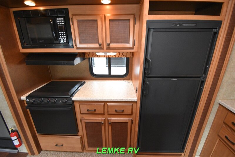 2015 Shasta Phoenix 28RBXLT   - Photo 15 - Rocklin, CA 95677