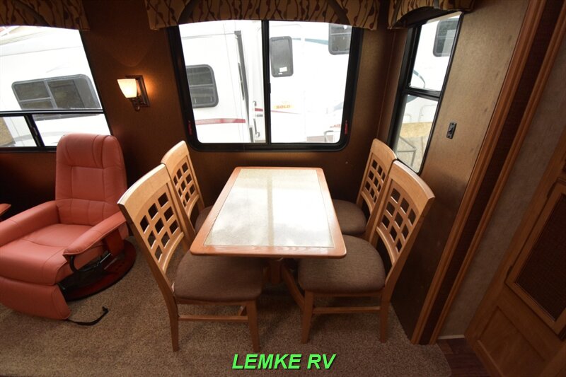 2015 Shasta Phoenix 28RBXLT   - Photo 17 - Rocklin, CA 95677