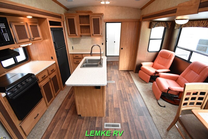 2015 Shasta Phoenix 28RBXLT   - Photo 2 - Rocklin, CA 95677