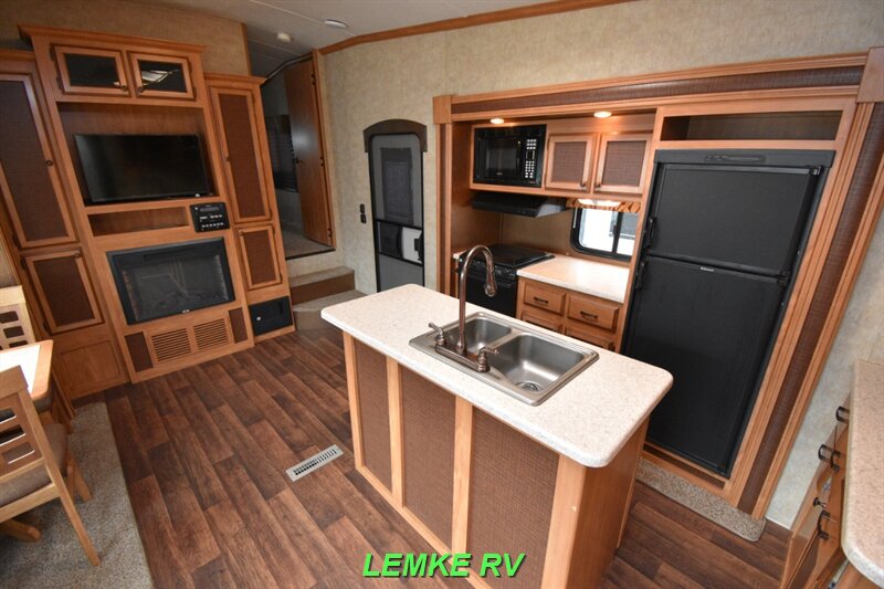 2015 Shasta Phoenix 28RBXLT   - Photo 14 - Rocklin, CA 95677