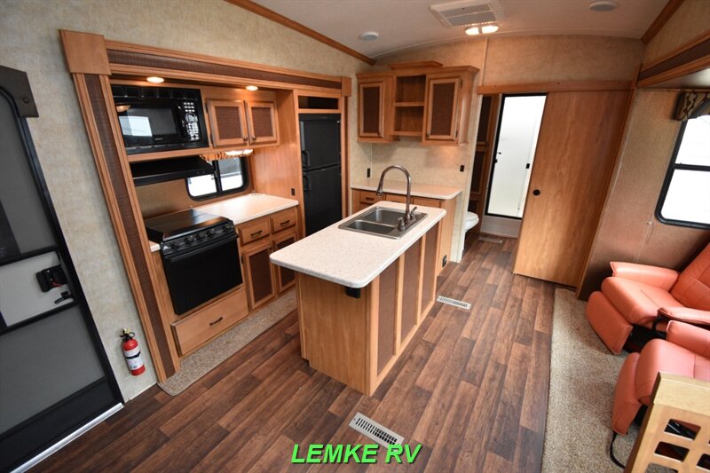 2015 Shasta Phoenix 28RBXLT   - Photo 12 - Rocklin, CA 95677