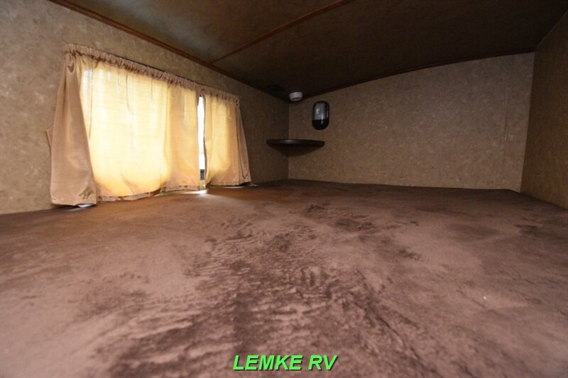 2015 CrossRoads RV Sunset Trail Super Lite 270BH   - Photo 20 - Rocklin, CA 95677