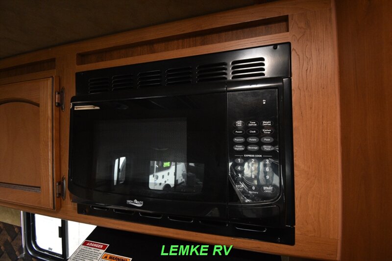 2015 CrossRoads RV Sunset Trail Super Lite 270BH   - Photo 15 - Rocklin, CA 95677
