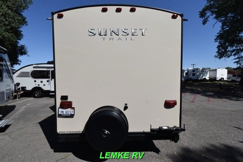 2015 CrossRoads RV Sunset Trail Super Lite 270BH   - Photo 8 - Rocklin, CA 95677