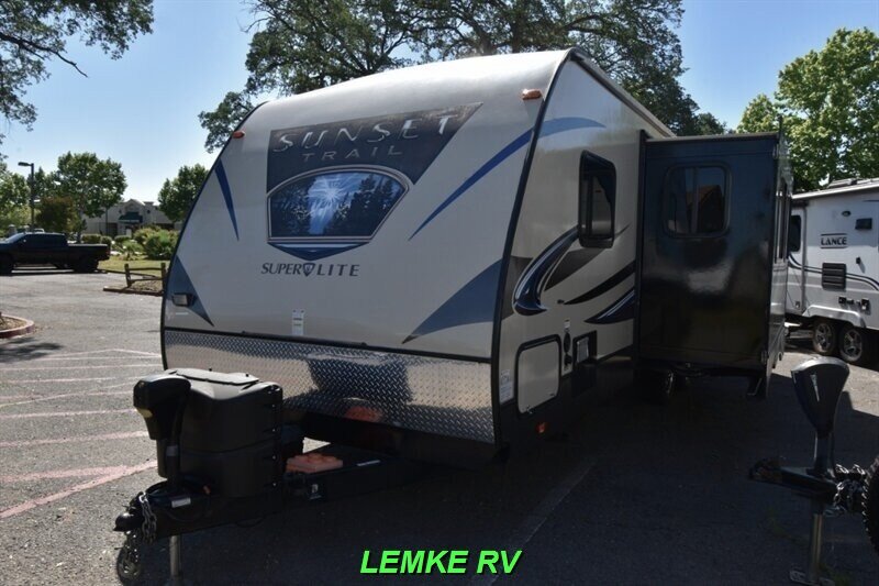 2015 CrossRoads RV Sunset Trail Super Lite 270BH   - Photo 6 - Rocklin, CA 95677