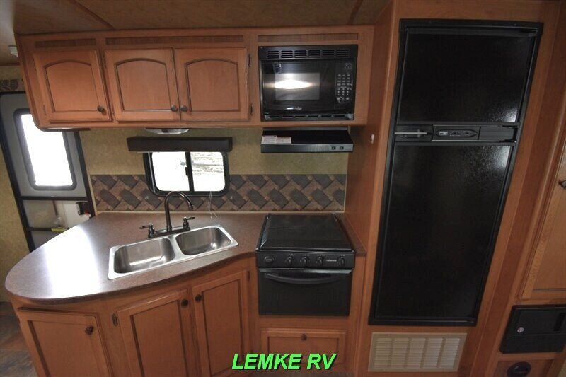 2015 CrossRoads RV Sunset Trail Super Lite 270BH   - Photo 14 - Rocklin, CA 95677