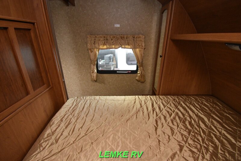 2015 CrossRoads RV Sunset Trail Super Lite 270BH   - Photo 22 - Rocklin, CA 95677