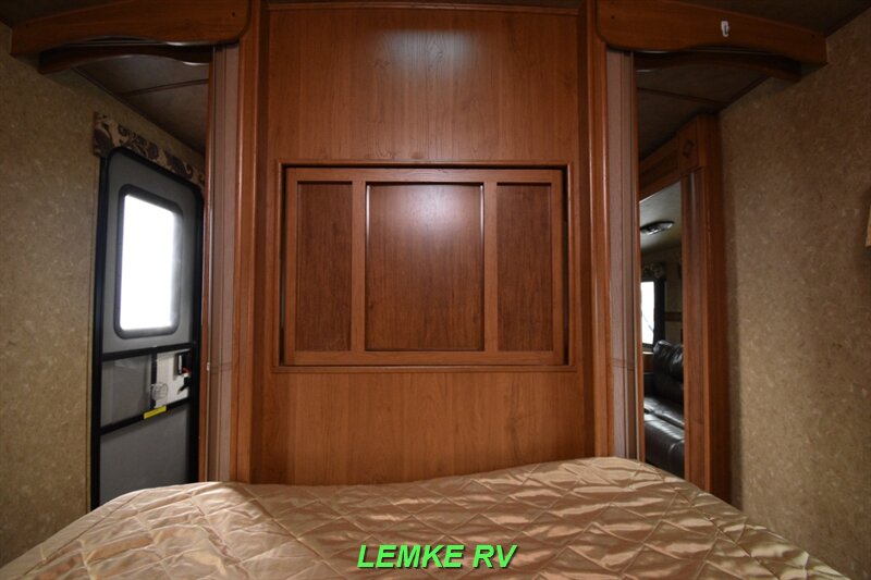 2015 CrossRoads RV Sunset Trail Super Lite 270BH   - Photo 23 - Rocklin, CA 95677