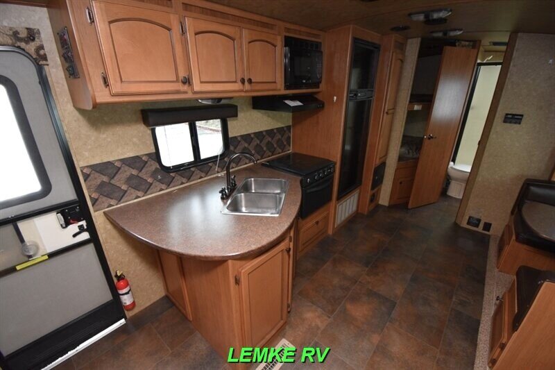 2015 CrossRoads RV Sunset Trail Super Lite 270BH   - Photo 12 - Rocklin, CA 95677