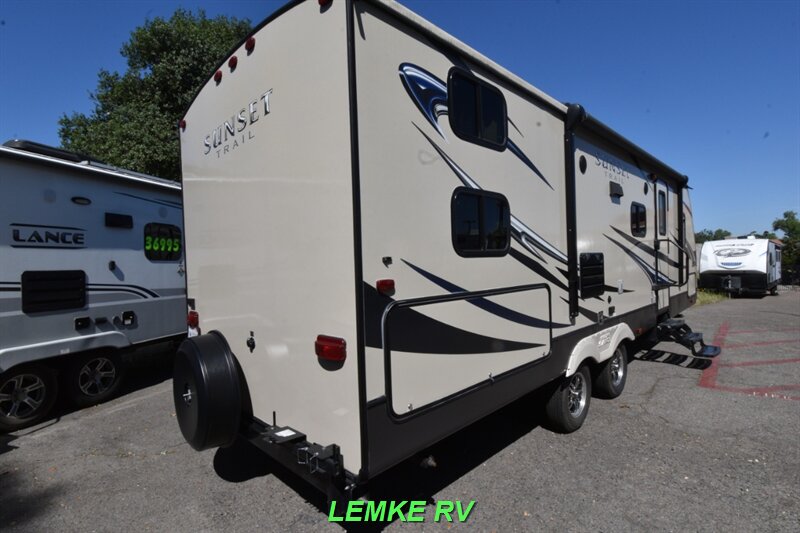 2015 CrossRoads RV Sunset Trail Super Lite 270BH   - Photo 9 - Rocklin, CA 95677