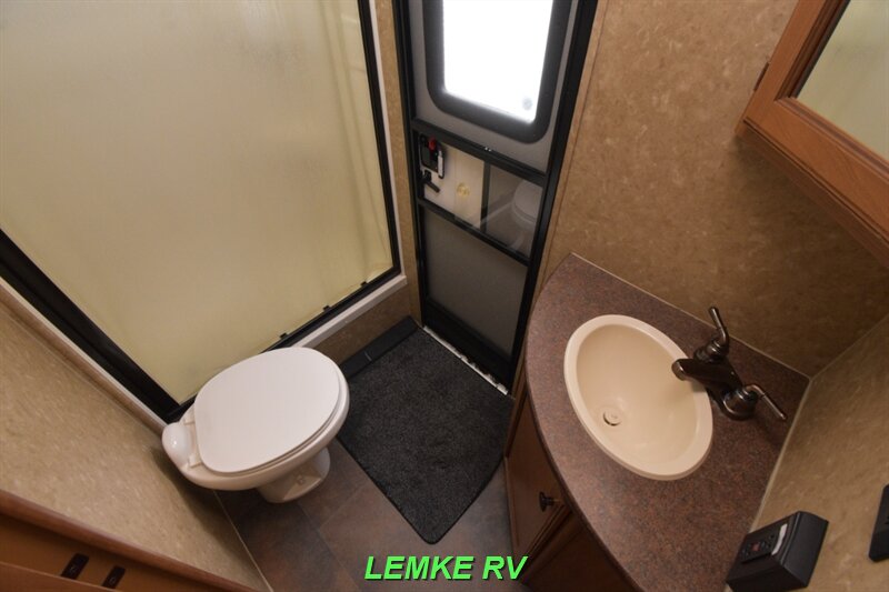 2015 CrossRoads RV Sunset Trail Super Lite 270BH   - Photo 18 - Rocklin, CA 95677