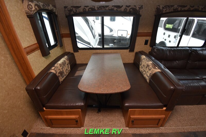 2015 CrossRoads RV Sunset Trail Super Lite 270BH   - Photo 16 - Rocklin, CA 95677
