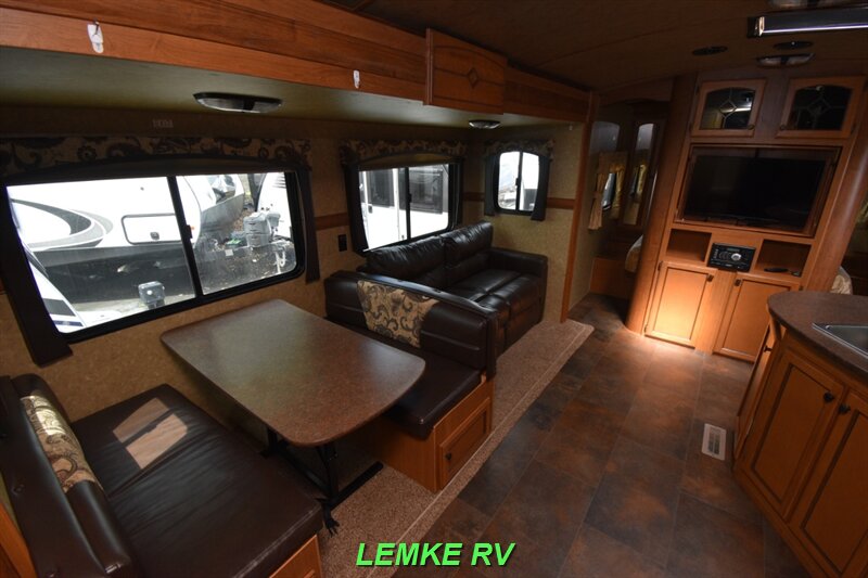 2015 CrossRoads RV Sunset Trail Super Lite 270BH   - Photo 24 - Rocklin, CA 95677
