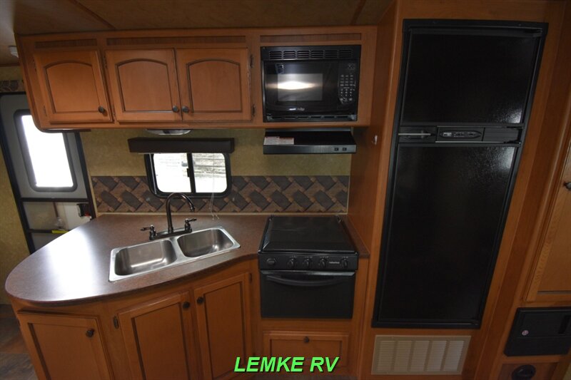 2015 CrossRoads RV Sunset Trail Super Lite 270BH   - Photo 14 - Rocklin, CA 95677