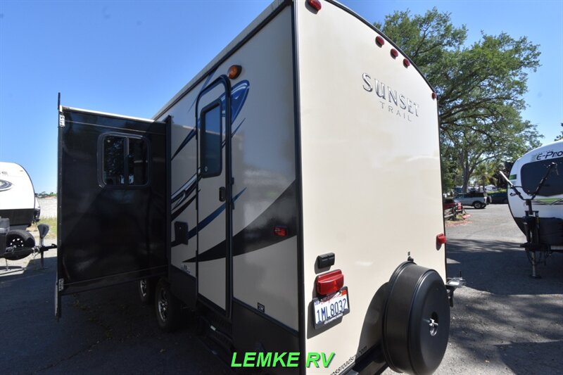 2015 CrossRoads RV Sunset Trail Super Lite 270BH   - Photo 7 - Rocklin, CA 95677