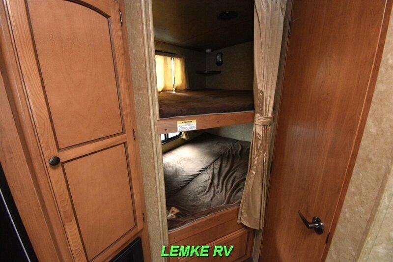 2015 CrossRoads RV Sunset Trail Super Lite 270BH   - Photo 15 - Rocklin, CA 95677