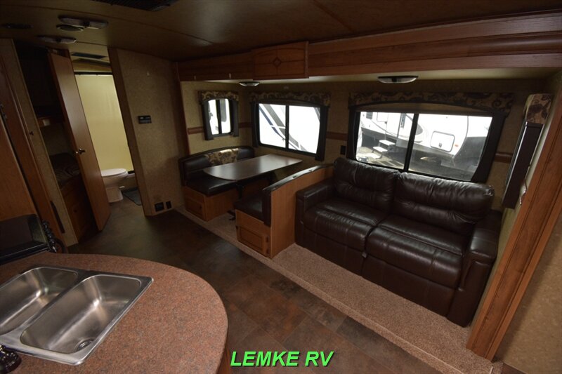 2015 CrossRoads RV Sunset Trail Super Lite 270BH   - Photo 10 - Rocklin, CA 95677