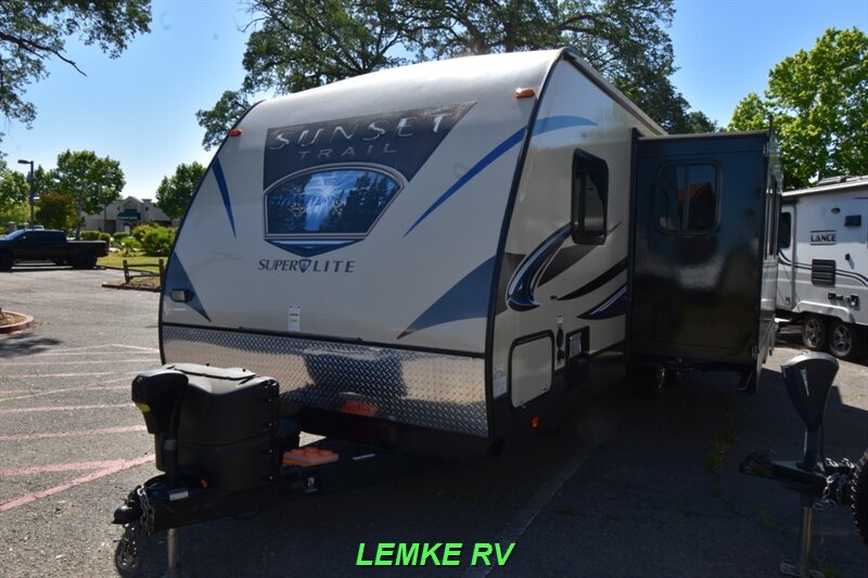 2015 CrossRoads RV Sunset Trail Super Lite 270BH   - Photo 6 - Rocklin, CA 95677