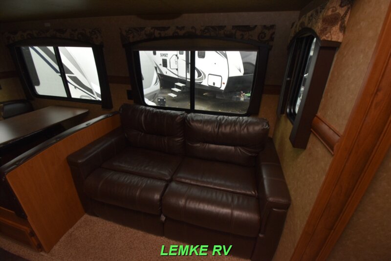 2015 CrossRoads RV Sunset Trail Super Lite 270BH   - Photo 17 - Rocklin, CA 95677