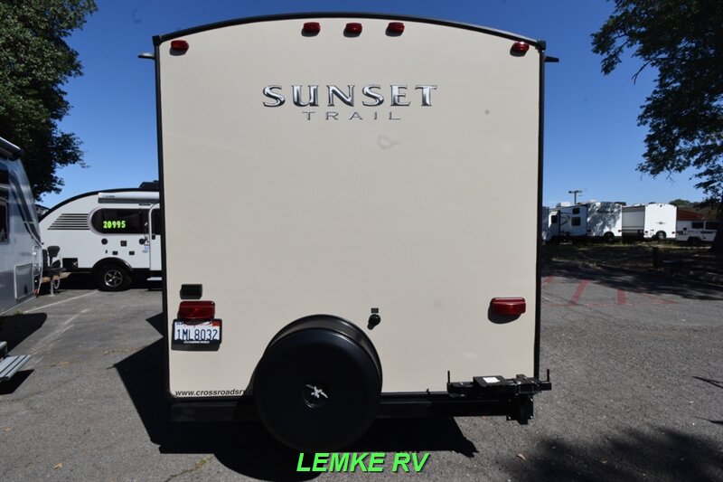 2015 CrossRoads RV Sunset Trail Super Lite 270BH   - Photo 8 - Rocklin, CA 95677
