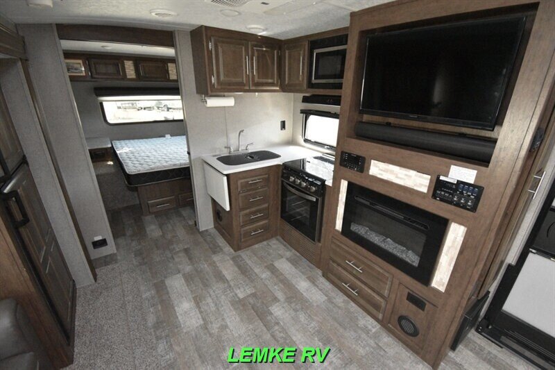 2020 Forest River Rockwood Mini Lite 2511S   - Photo 15 - Rocklin, CA 95677