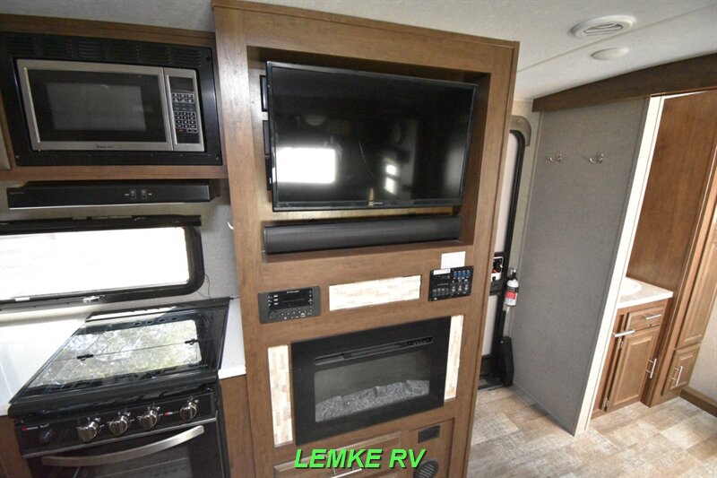 2020 Forest River Rockwood Mini Lite 2511S   - Photo 23 - Rocklin, CA 95677