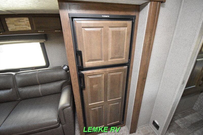 2020 Forest River Rockwood Mini Lite 2511S   - Photo 15 - Rocklin, CA 95677