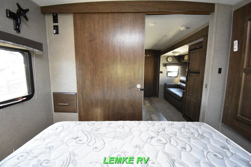 2020 Forest River Rockwood Mini Lite 2511S   - Photo 21 - Rocklin, CA 95677