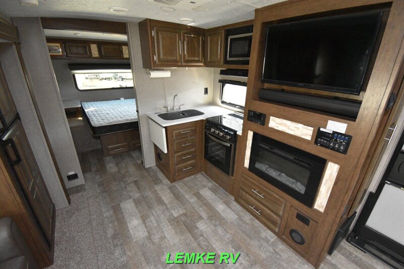 2020 Forest River Rockwood Mini Lite 2511S   - Photo 17 - Rocklin, CA 95677