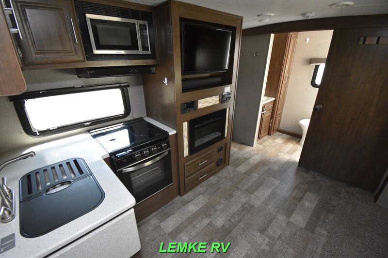 2020 Forest River Rockwood Mini Lite 2511S   - Photo 13 - Rocklin, CA 95677