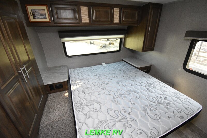2020 Forest River Rockwood Mini Lite 2511S   - Photo 19 - Rocklin, CA 95677