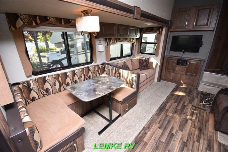 2015 Keystone Cougar Half-Ton 279RKSWE   - Photo 13 - Rocklin, CA 95677