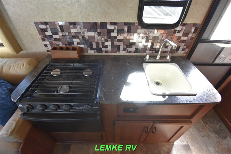 2016 Jayco Jay Feather X17Z   - Photo 16 - Rocklin, CA 95677