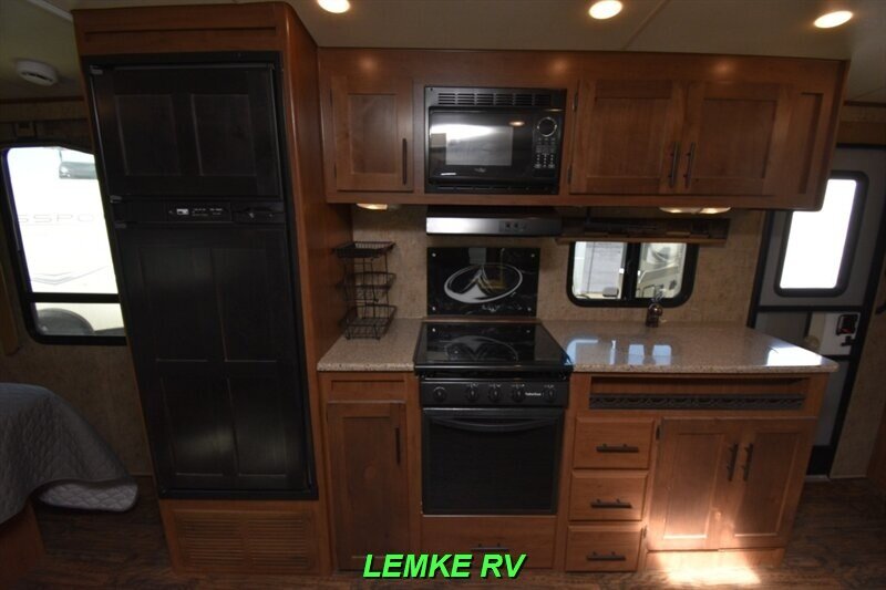 2018 Outdoors RV Timber Ridge 21FQS   - Photo 12 - Rocklin, CA 95677