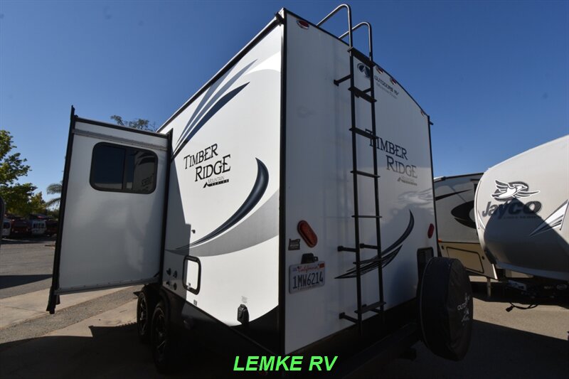 2018 Outdoors RV Timber Ridge 21FQS   - Photo 7 - Rocklin, CA 95677