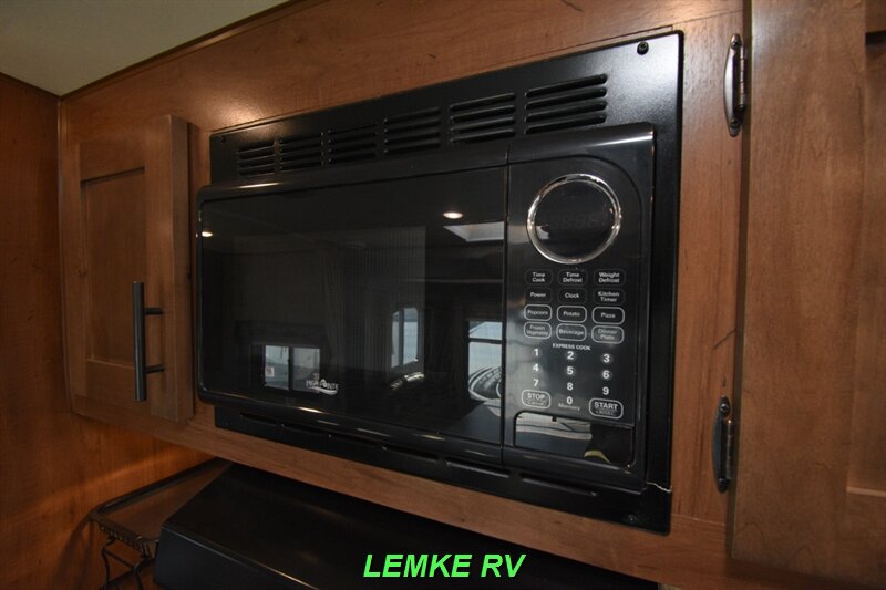 2018 Outdoors RV Timber Ridge 21FQS   - Photo 21 - Rocklin, CA 95677