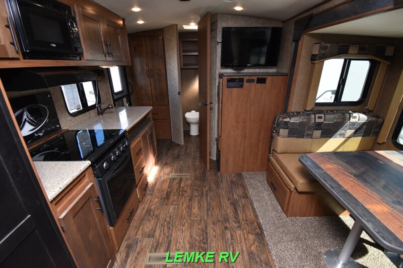 2018 Outdoors RV Timber Ridge 21FQS   - Photo 2 - Rocklin, CA 95677