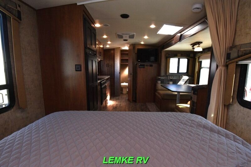 2018 Outdoors RV Timber Ridge 21FQS   - Photo 16 - Rocklin, CA 95677