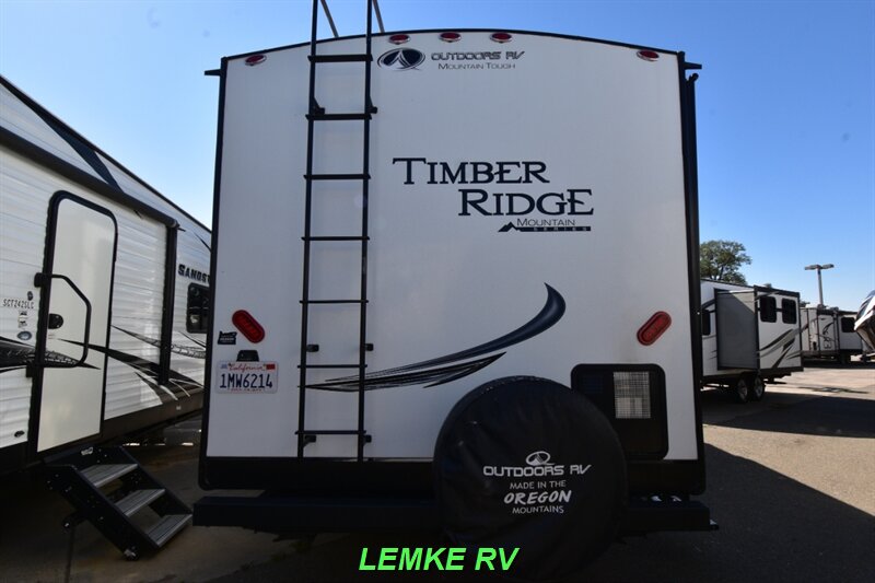 2018 Outdoors RV Timber Ridge 21FQS   - Photo 8 - Rocklin, CA 95677
