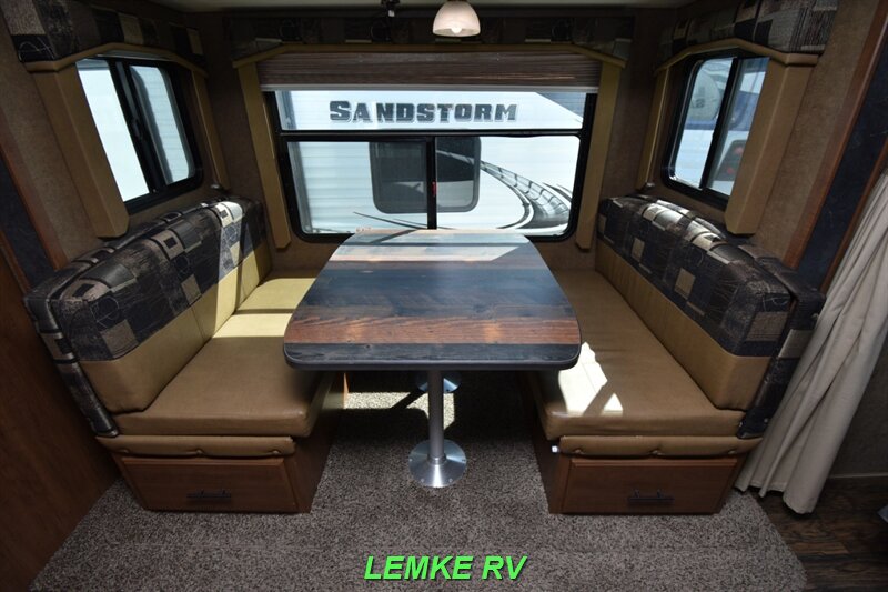 2018 Outdoors RV Timber Ridge 21FQS   - Photo 18 - Rocklin, CA 95677