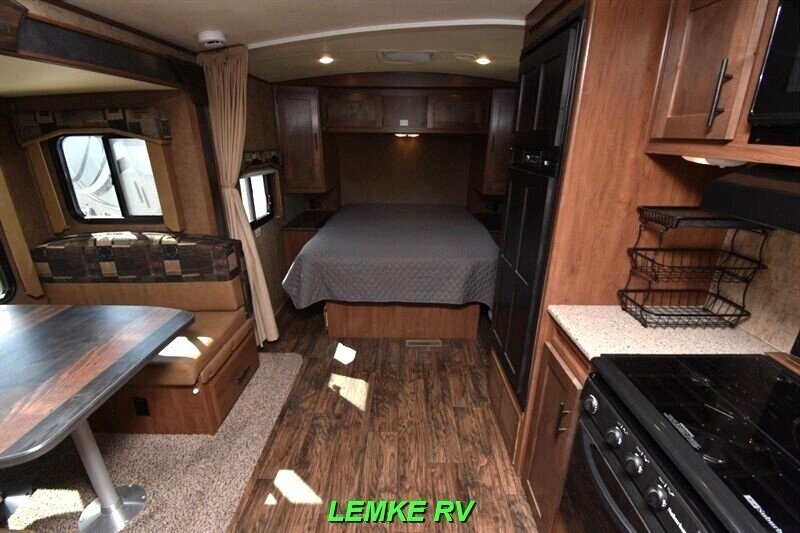 2018 Outdoors RV Timber Ridge 21FQS   - Photo 2 - Rocklin, CA 95677