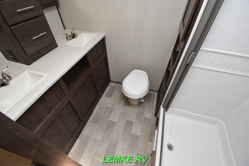 2020 Cruiser RV Radiance Ultra-Lite 26KB   - Photo 13 - Rocklin, CA 95677