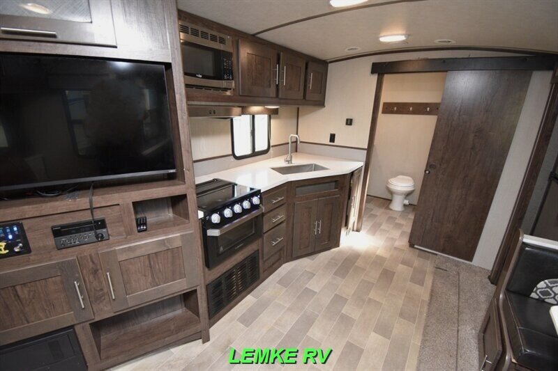 2020 Cruiser RV Radiance Ultra Lite 26KB   - Photo 12 - Rocklin, CA 95677